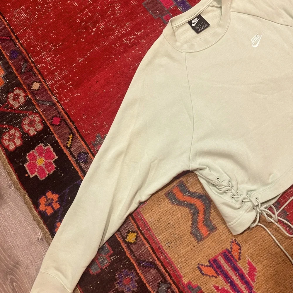 NIKE Cropped Light Green Sweatshirt Sz M - Picture 4 of 11